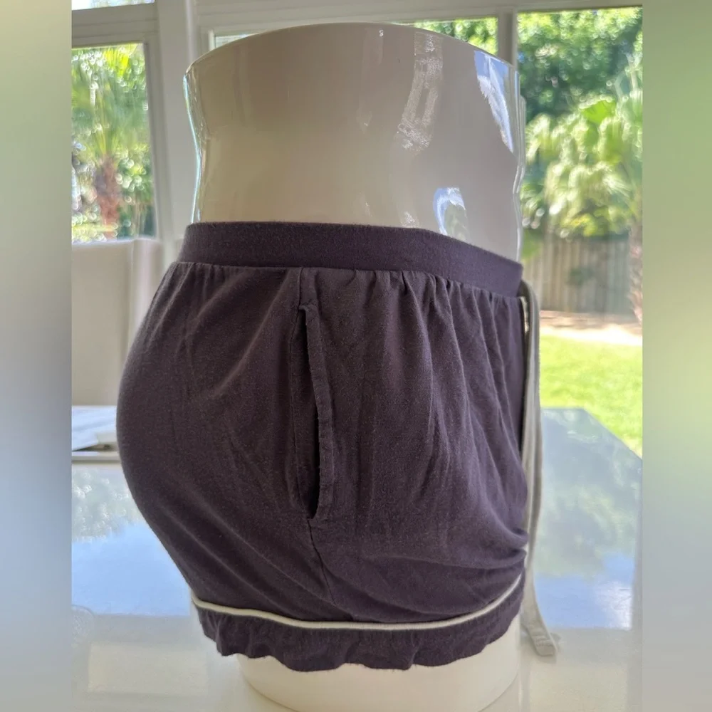 Ladies shorts 🩳 - Picture 7 of 10